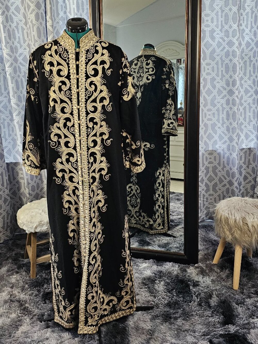 Profils du Monde Beverly Hills Embroidered Caftan Robe, Vintage 1960s - OSFM